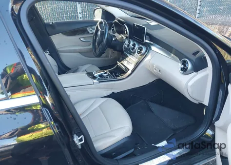 2015 Mercedes-Benz C 300 4Matic из США, поврежденный, VIN 55SWF4KB2FU025909